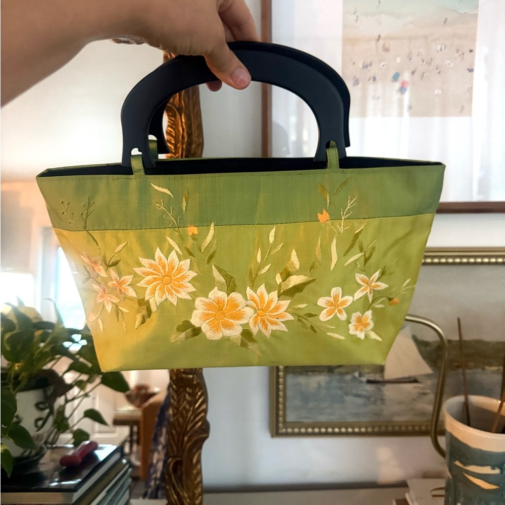 Vintage Hand-Embroidered Green Floral Tote Bag with Black Handles - Picture 2 of 9